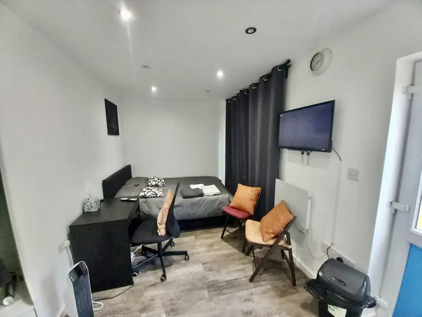 Studio with garden - Image 1