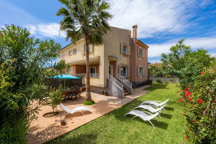 Family-friendly lovely holiday home with terrace, garden & BBQ | Garden view | Next to the beach | Perfect for remote work - Image 1