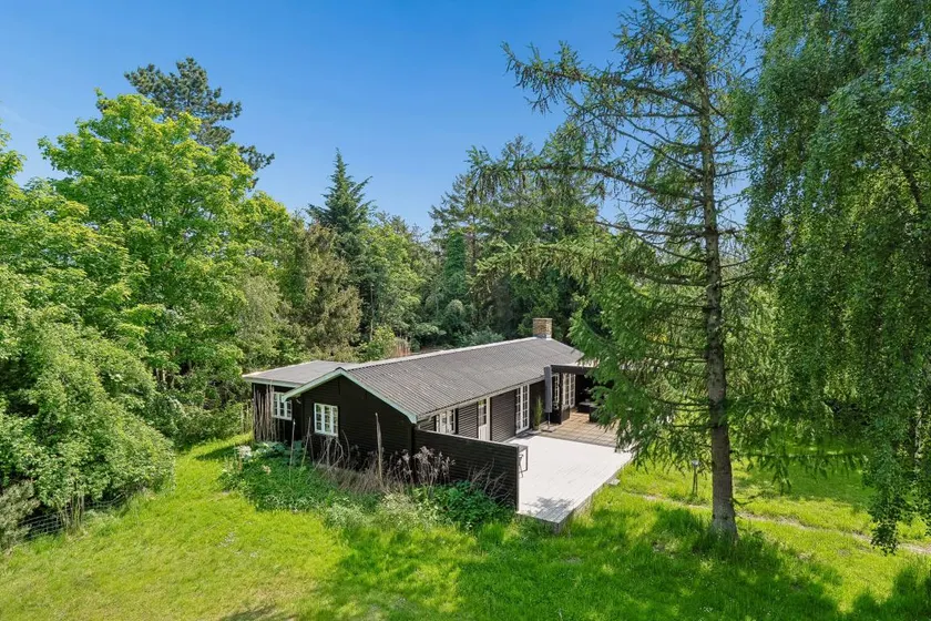 Family-friendly holiday home with barbeque & garden | Pets allowed - Image 1