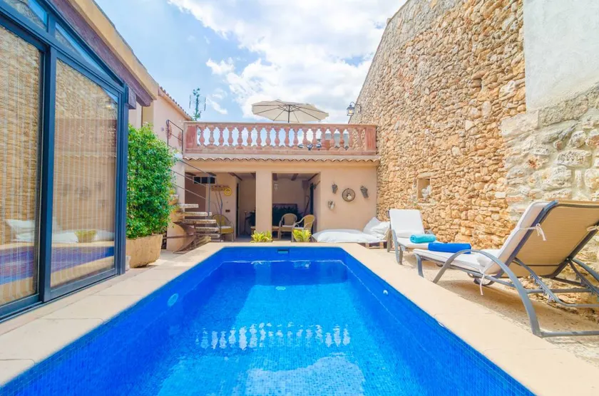 Villa with barbecue, private pool & terrace - Image 1