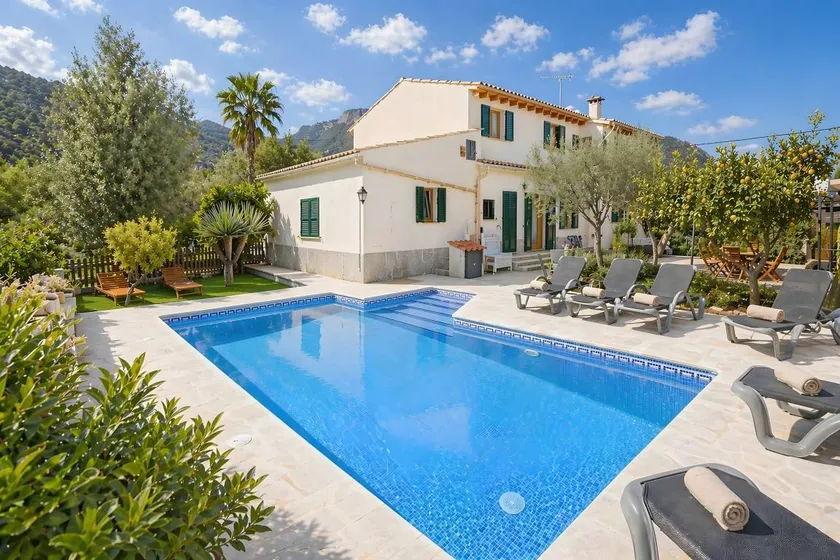 Holiday home with pool, garden & BBQ | Mountain view | Suitable for remote work - Image 1