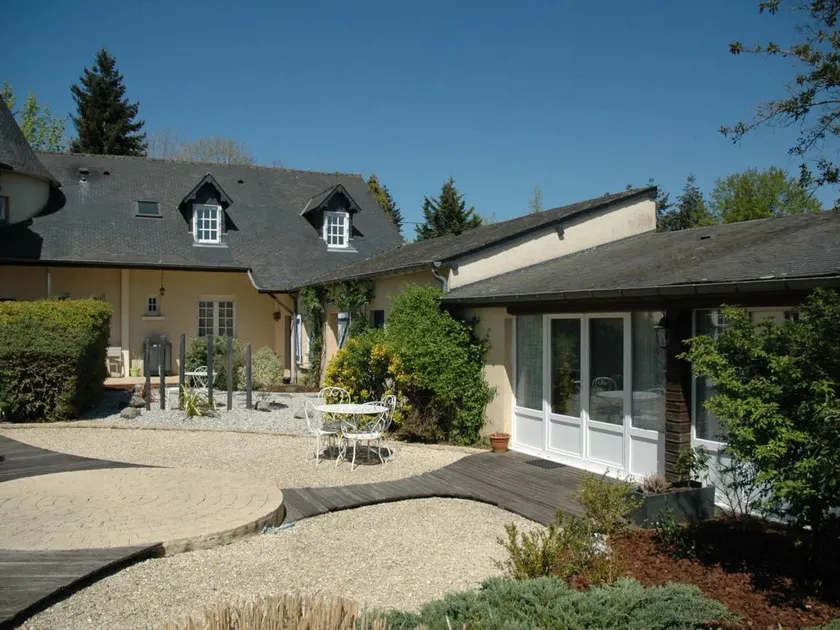 Lovely cottage with pool - Image 1