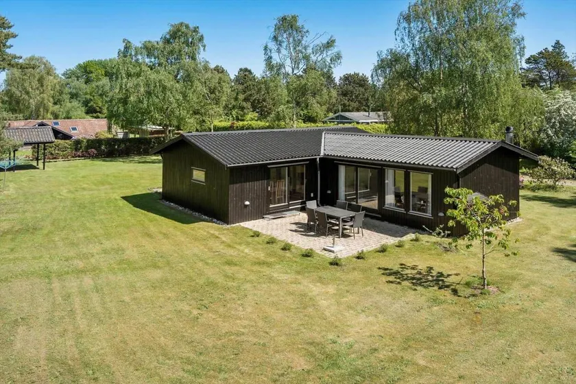 Holiday home with terrace - Image 1