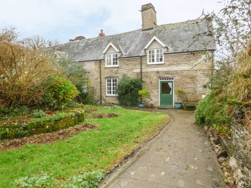 Cottage with garden - Image 1
