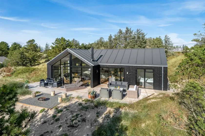 Fully equipped big holiday home with barbecue, hot tub & sauna - Image 1