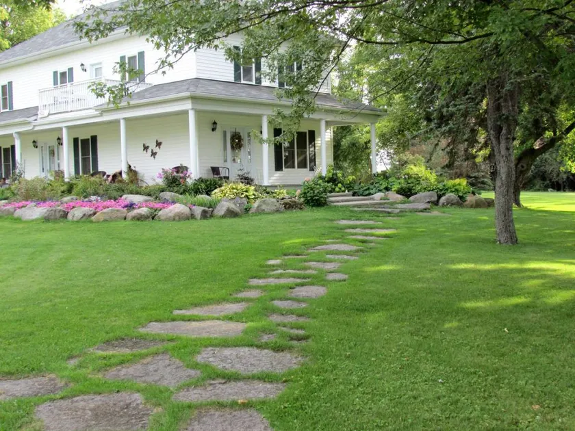 Picturesque Vacation Rental for a Tranquil Getaway near Ottawa, Ontario - Image 1