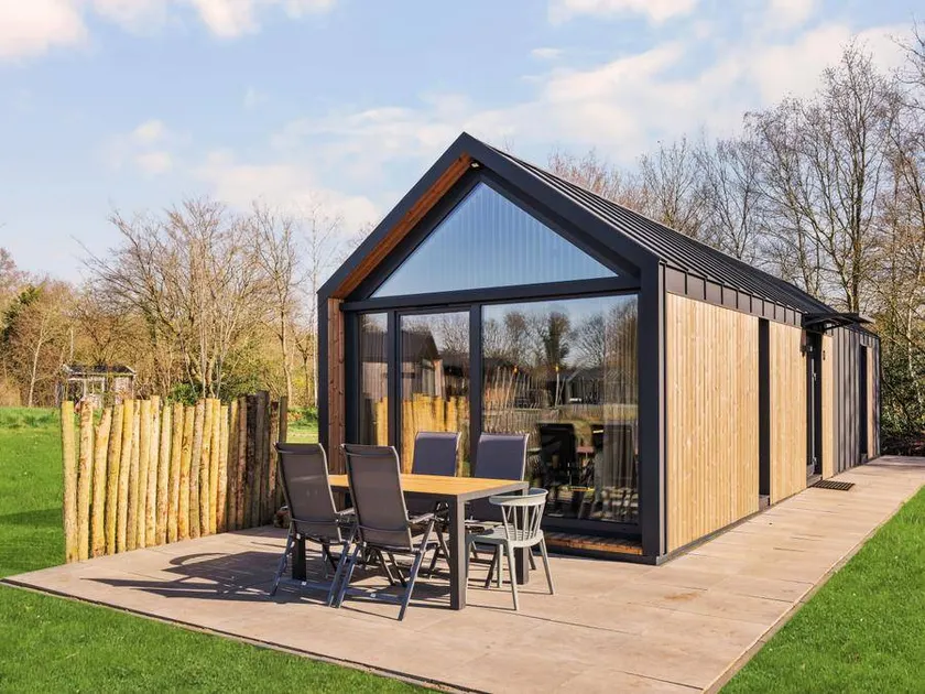 Family-friendly charming lodge with terrace - Image 1