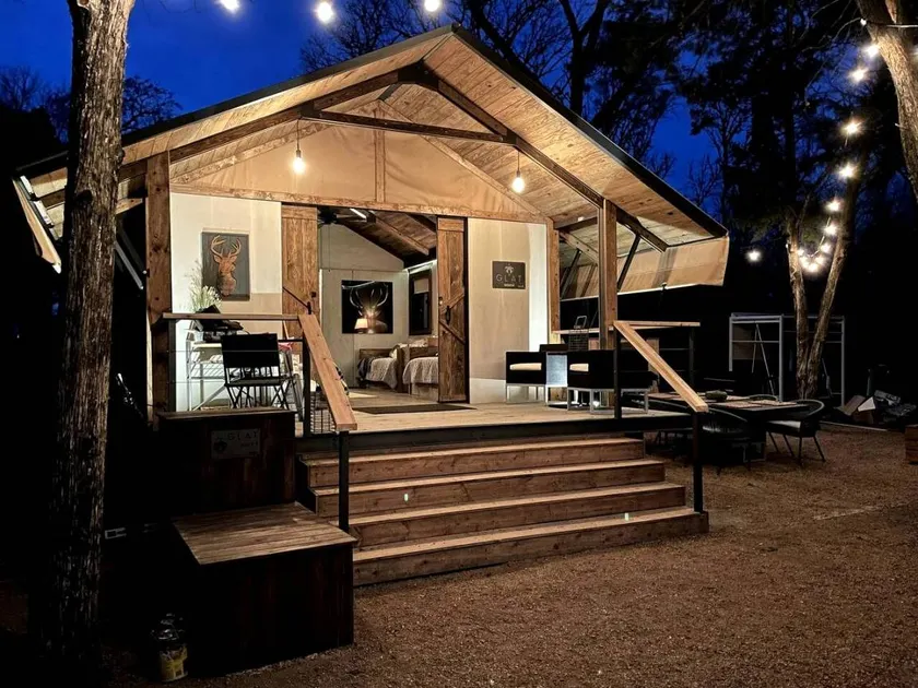 Rustic Lake Bastrop Cabin with Private Patio & Grill near Austin, Texas - Image 1