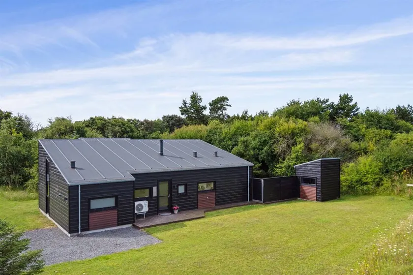 Fully equipped house with terrace, sauna & jacuzzi - Image 1