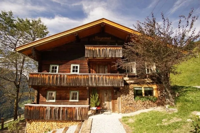 Holiday home with barbeque - Image 1