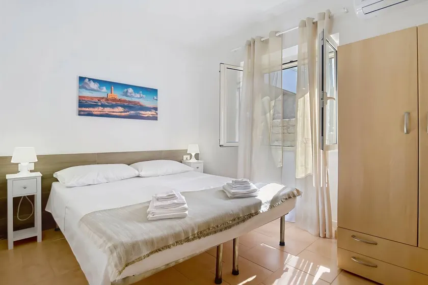 Flat with BBQ, terrace & garden | Garden view - Image 1