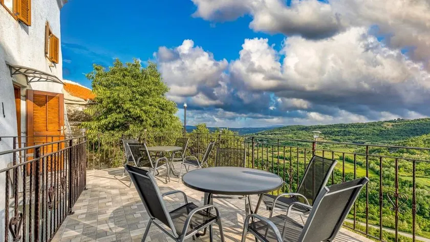 Flat with BBQ, pool & garden | Mountain view - Image 1