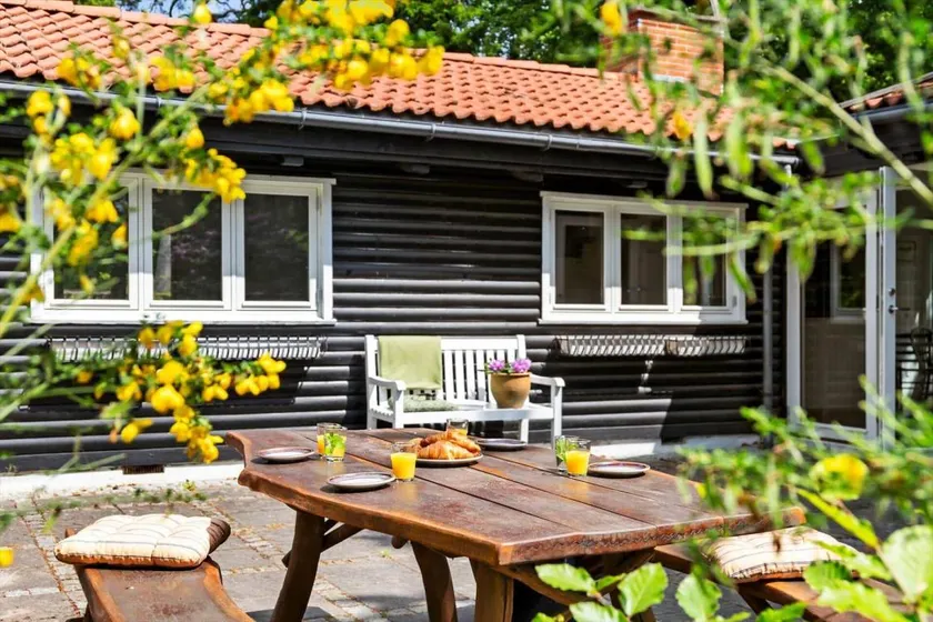 House with garden, terrace & BBQ - Image 1