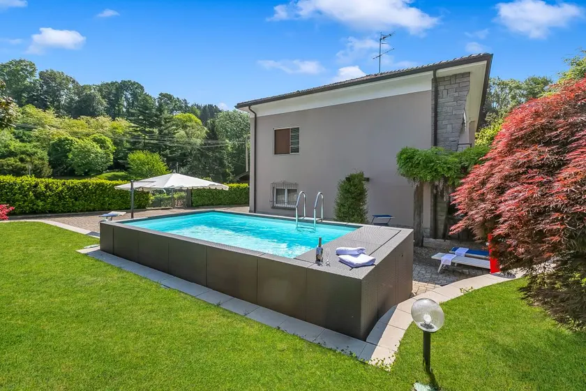 Villa avec barbecue, jardin et piscine privée | Vue montagne - Image 1
