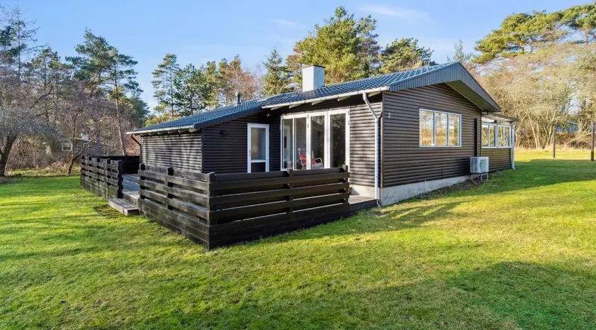 Child-friendly holiday home with sauna, barbecue & garden | Golf view | Next to the beach - Image 1
