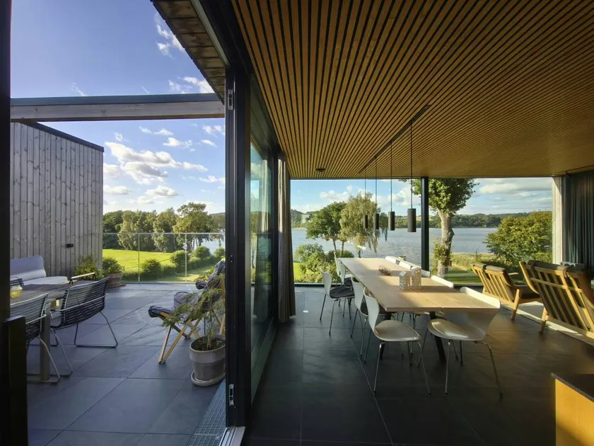 Holiday home with barbecue, terrace & garden | Sea view | Good for workation - Image 1