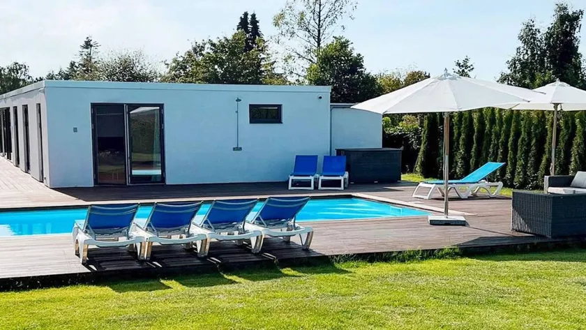 Beautiful house with pool, terrace & garden - Image 1