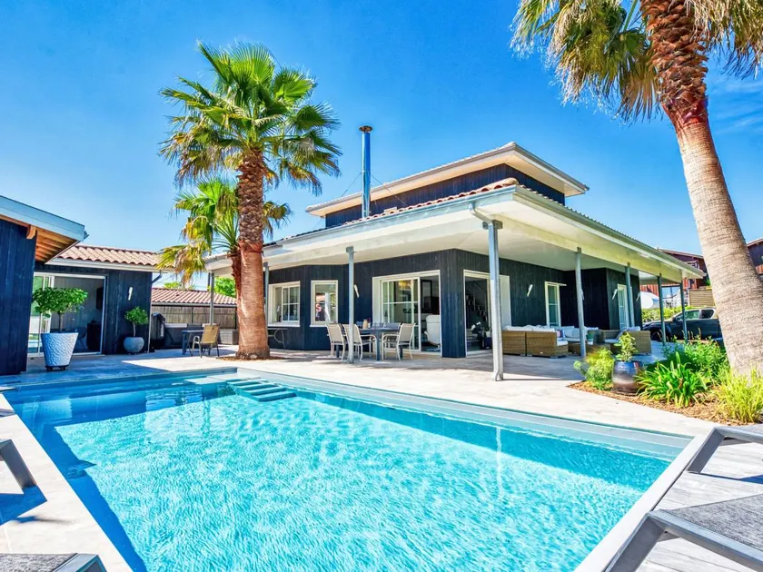 Maison de vacances adaptée aux familles avec barbecue, jardin et piscine privée | Idéale pour le télétravail - Image 1