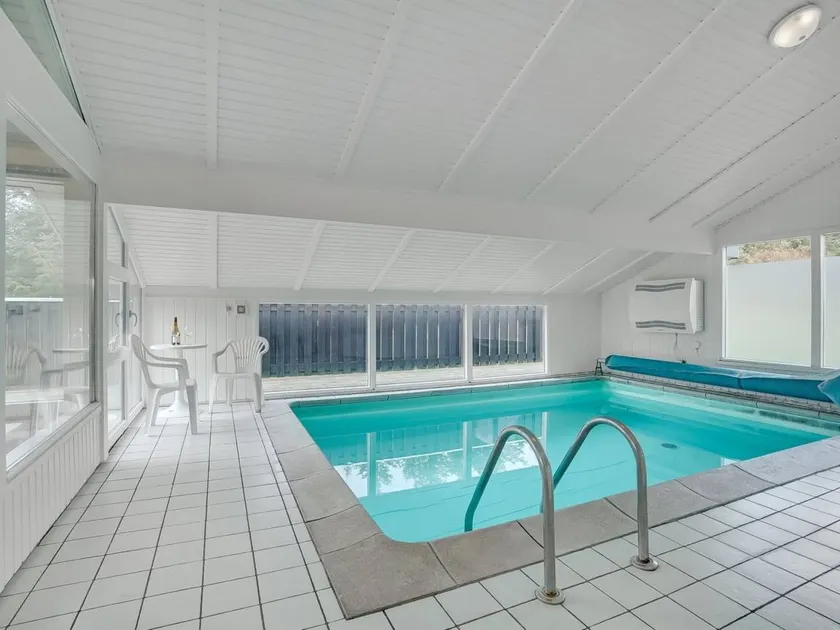 House with BBQ, sauna & private pool - Image 1
