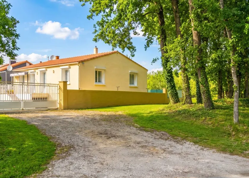 APARTMENT IN INDIVIDUAL HOUSE - Image 1