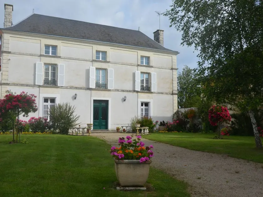 Holiday home with garden & barbeque - Image 1