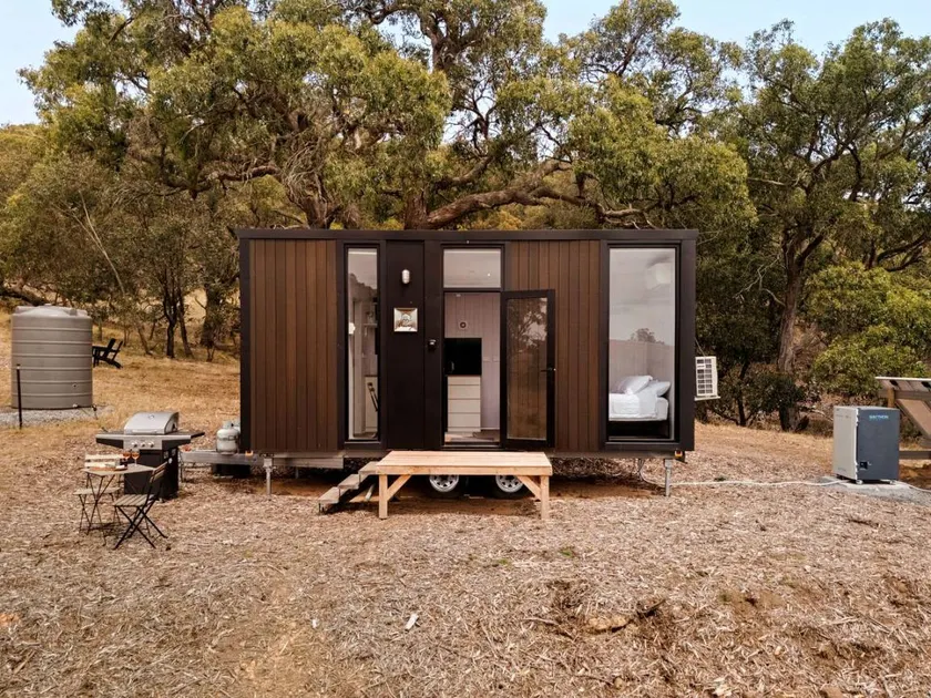 Lovely Tiny House with Outdoor Bath and Great Landscape Views in Victoria - Image 1