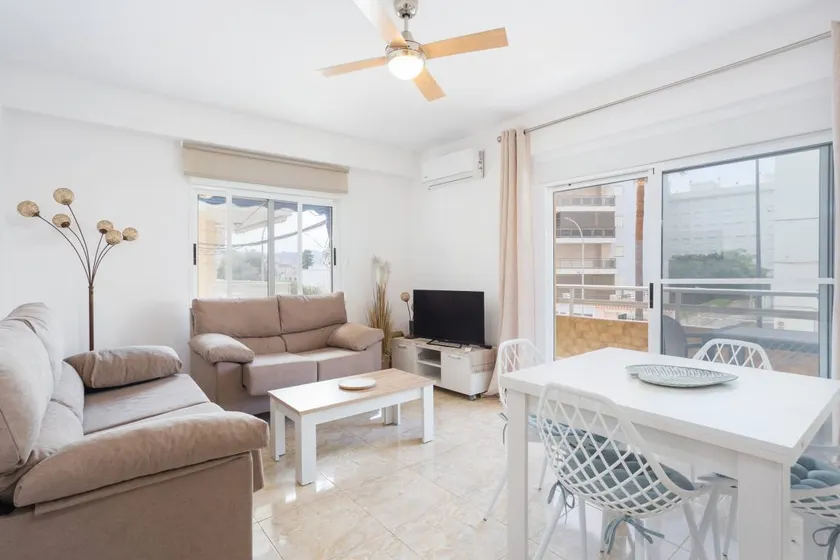 Appartement de vacances avec internet haut débit | Vue plage | À côté de la plage | Parfait pour le travail à distance - Image 1