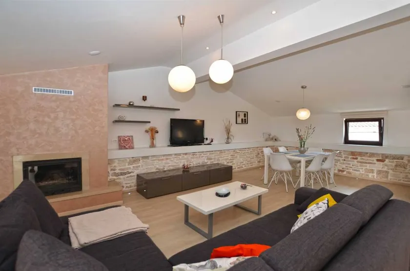 Holiday apartment with terrace - Image 1
