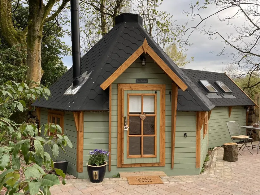 Lodge with hot tub & garden - Image 1