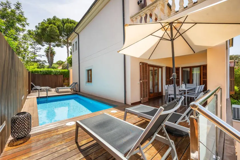Voll ausgestattetes geräumiges Ferienhaus mit privatem Pool, Grill und Garten | Meerblick | Neben dem Strand | Perfekt für die Arbeit von Zuhause - Image 1