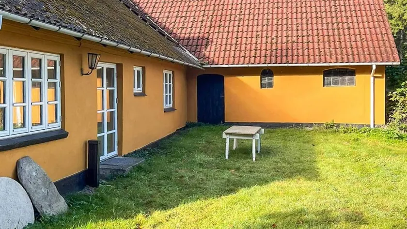 House with barbecue & terrace - Image 1