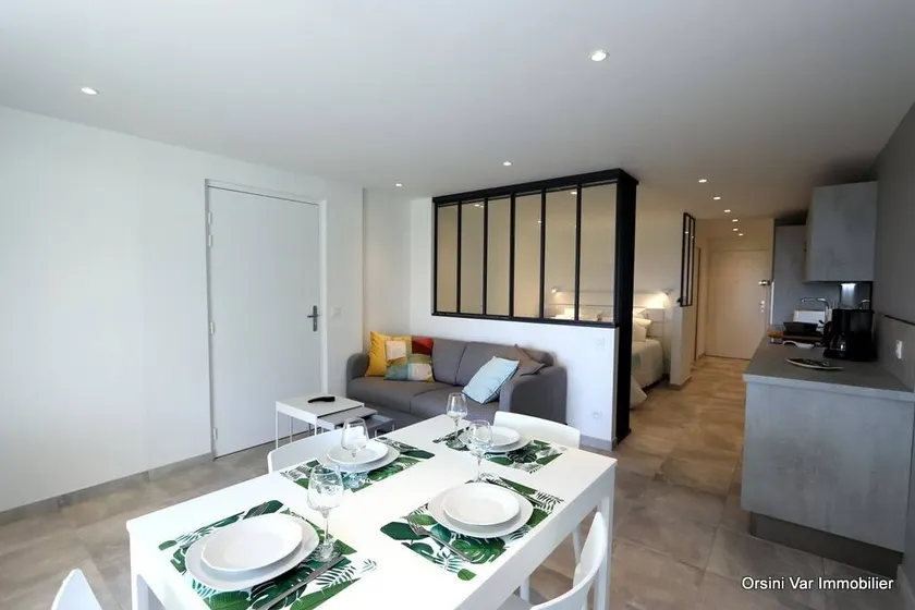 Holiday apartment with terrace & pool | City view - Image 1