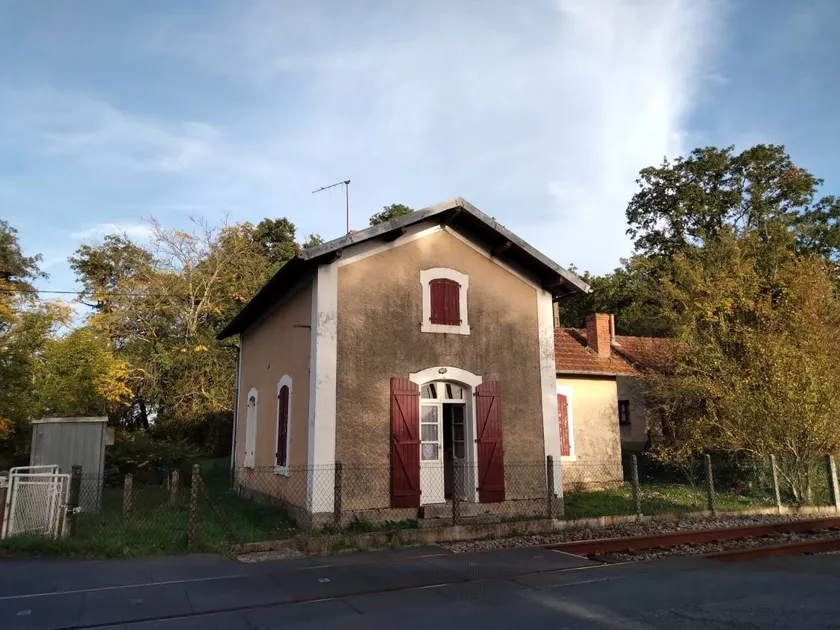Spacious house with garden in Lathus-Saint-Rémy, 160 sqm, BBQ - Image 1