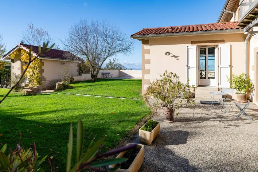 Cottage with heated pool | Garden view - Image 1