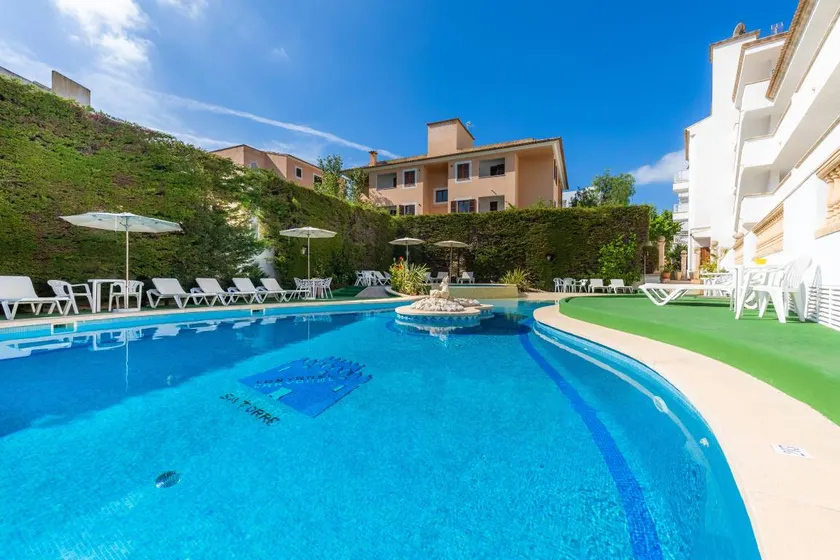 Holiday apartment with barbecue, terrace & pool | Mountain view - Image 1