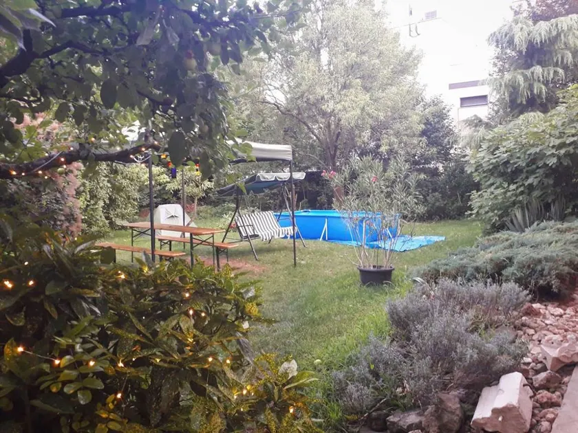 Private room with garden - Image 1