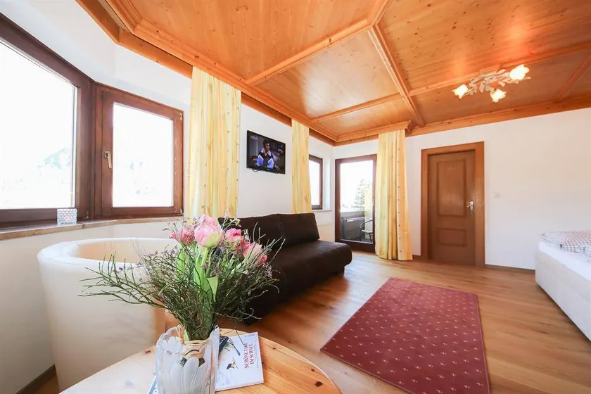 Family-oriented nice holiday apartment with terrace | Pets allowed - Image 1