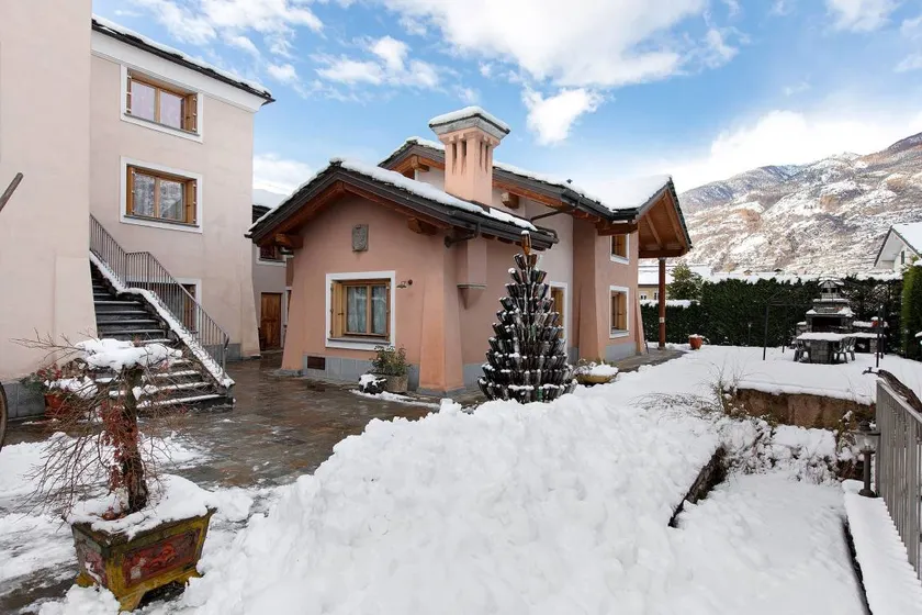Apartment 'Trilocale 3' with Mountain View, Shared Terrace, and Wi-Fi - Image 1