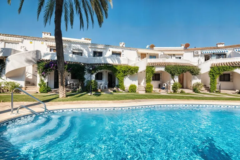 Apartamento Oasis Park Denia – Komfortables Apartment mit Bergblick, Pool und Balkon - Image 1
