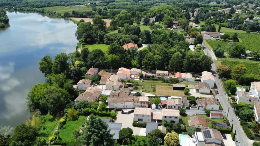 Fully equipped pleasant holiday home with garden, fast internet & terrace | Garden view - Image 1