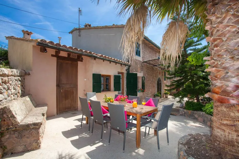 Children-friendly chalet with private pool, garden & terrace - Image 1