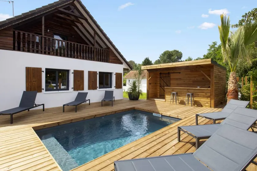 Holiday home with BBQ, garden & private pool - Image 1