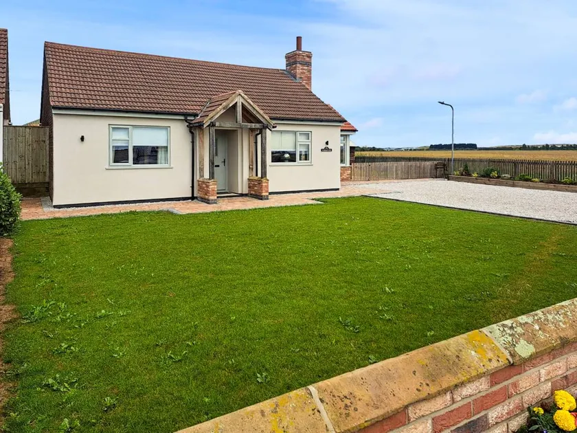 Family-oriented cottage with garden | River view | Pet-friendly - Image 1