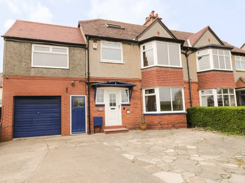 Cottage with garden | Beach view - Image 1