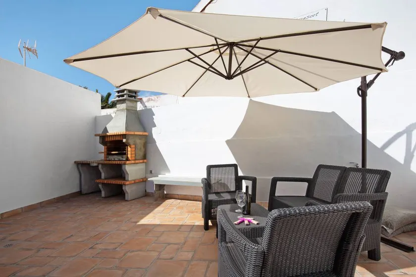 Holiday home with terrace & barbeque - Image 1