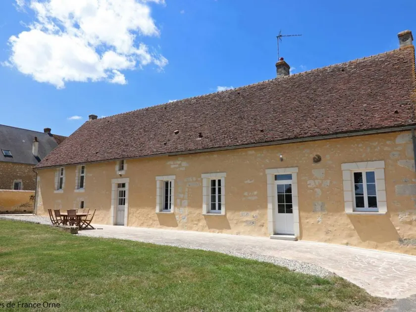 Cottage with hot tub, garden & barbeque - Image 1