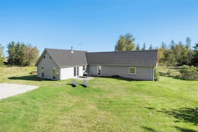 Spacious holiday home with terrace, sauna & barbeque | Pets are welcome - Image 1