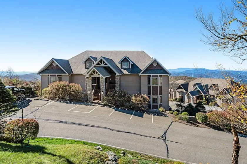 A Sweet Escape: 2br Condo in The Reserve on Sugar Mtn - Long Range Views! - Image 1