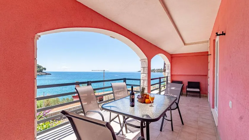 Holiday apartment with terrace & BBQ | Sea view - Image 1
