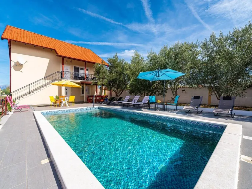 Villa with private pool, terrace & garden - Image 1